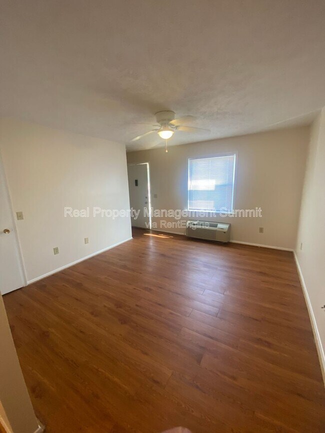 Foto del edificio - 457 Steeles Fort Rd