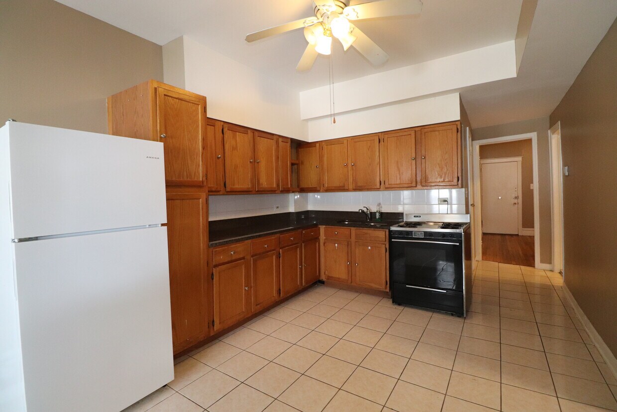 Primary Photo - 4221 N Elston Ave