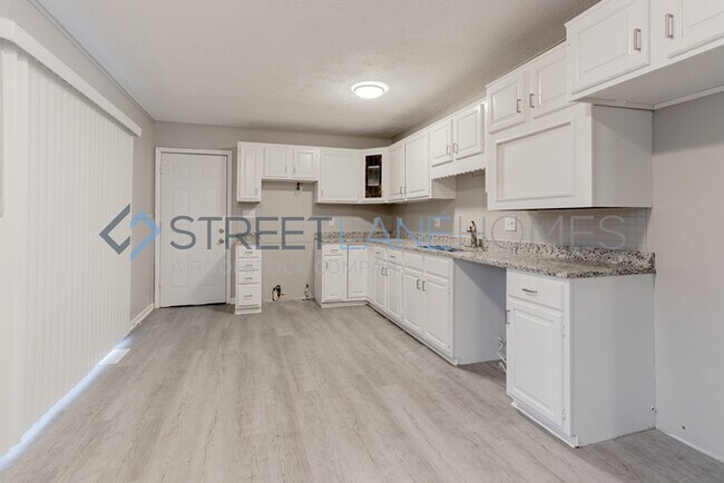 Building Photo - Charming 3 Bedroom in Fortville!