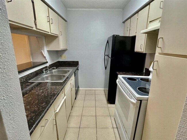 Foto del edificio - 3025 Walnut Bend Ln