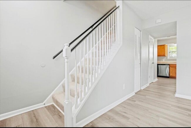 Building Photo - 3500 Warwick Dr