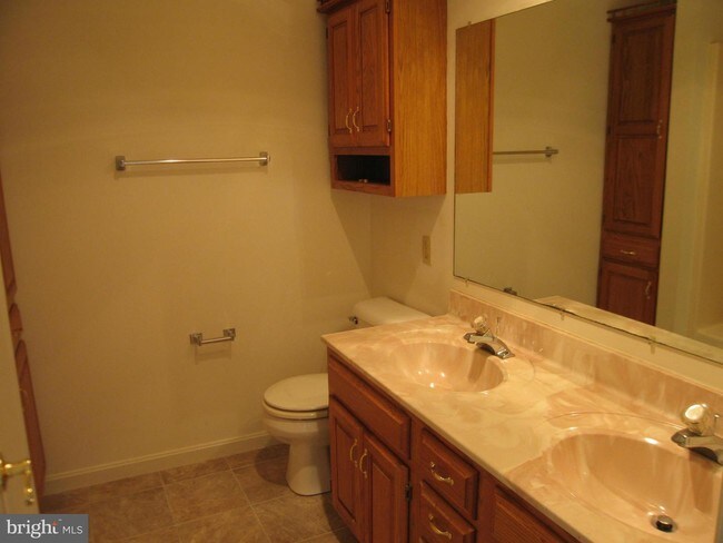 Building Photo - 60 Sanibel Ln
