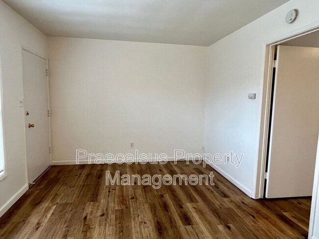 Building Photo - 270 Whitney St