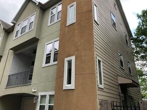 Building Photo - 1138 W 26th St