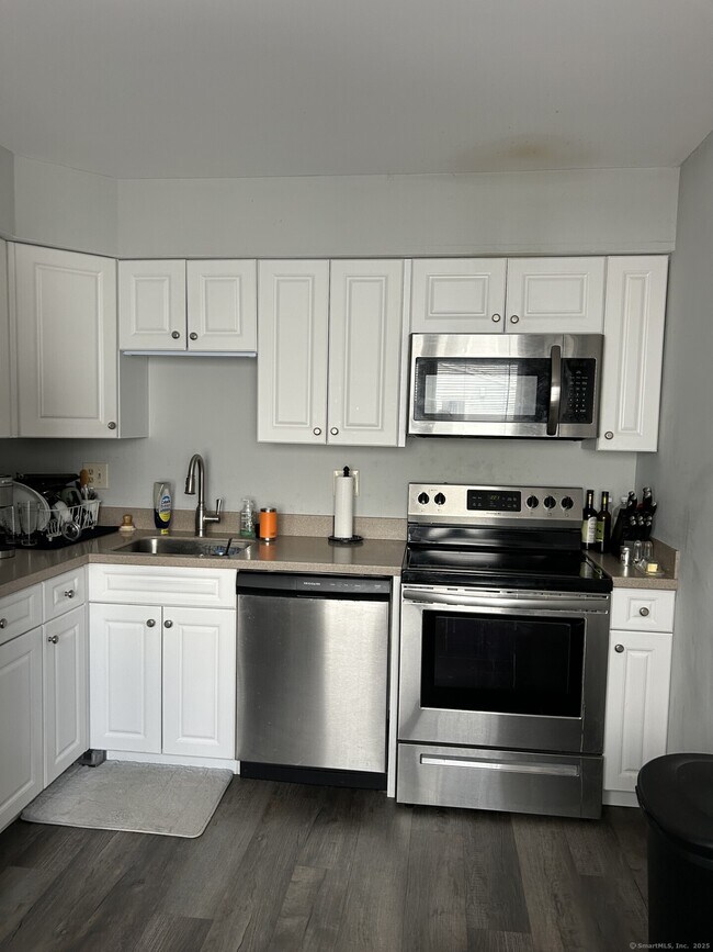 Foto del edificio - 42 Valley Dr