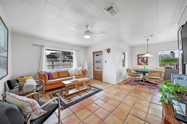 Foto del edificio - 9252 FM949