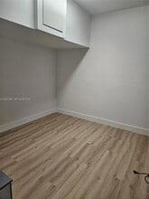 Building Photo - 157 NE 13th Cir