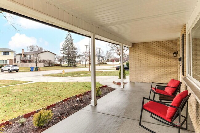 Building Photo - 1805 W Willow Ln