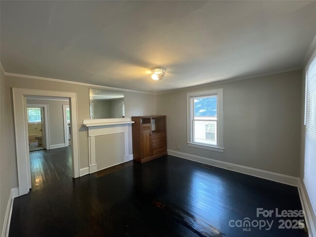 Building Photo - 904 Harrill St