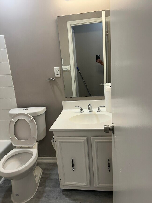 Foto del edificio - 3635 Chesterwood Dr