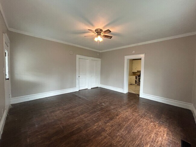 Foto del edificio - 2 Bed 1 Bath House - Walking Distance to D...