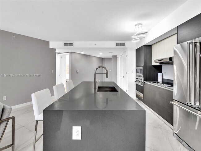 Foto del edificio - 9821 E Bay Harbor Dr