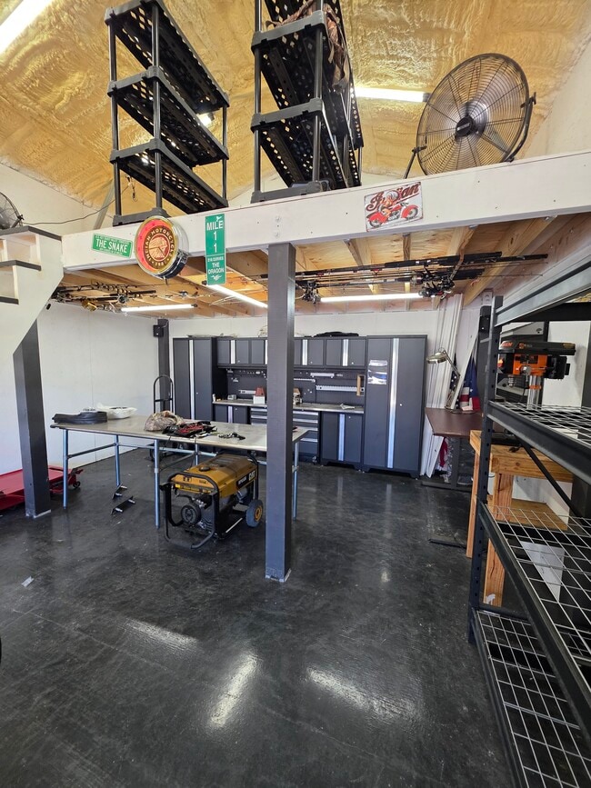 Building Photo - 7476 Woodland Trace Ct