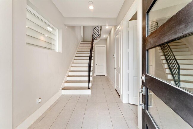Foto del edificio - 1033 Roberts St