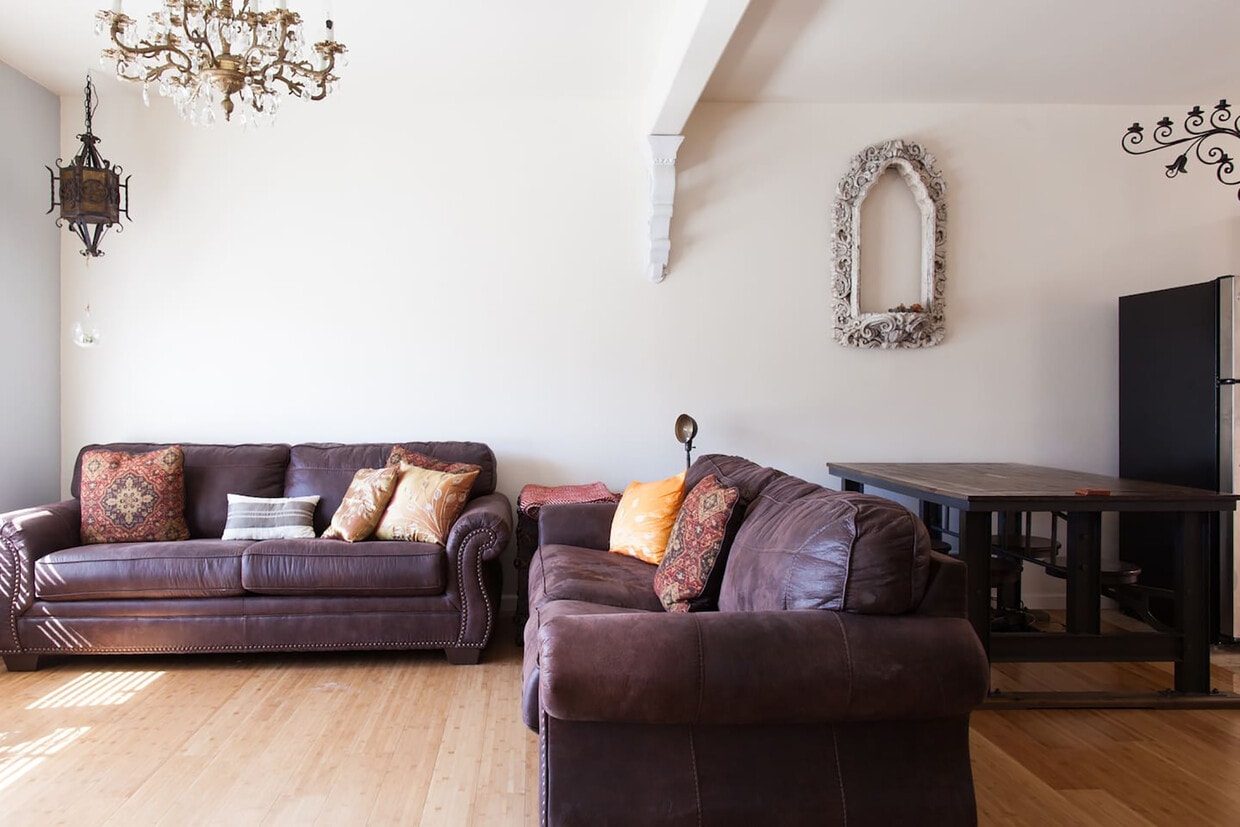 Primary Photo - 152 International Boulevard