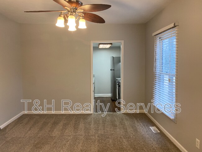 Building Photo - 751 N Rangeline Rd