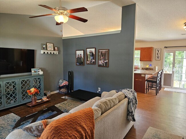 Foto del edificio - Beautiful unfurnished 3 bedroom 2 bath home in Sneads Ferry - Justice Farm community