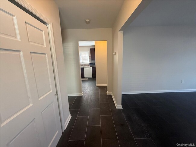 Building Photo - 353 E Market St