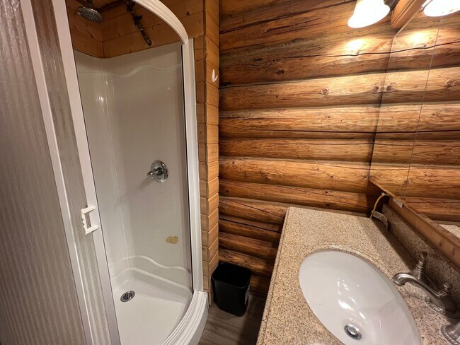 Foto del edificio - Century 21- 1 Bedroom, 1 Bath 930 Mia St. #B