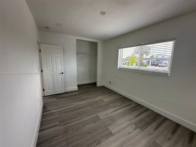 Foto del edificio - 1320 W 32nd St