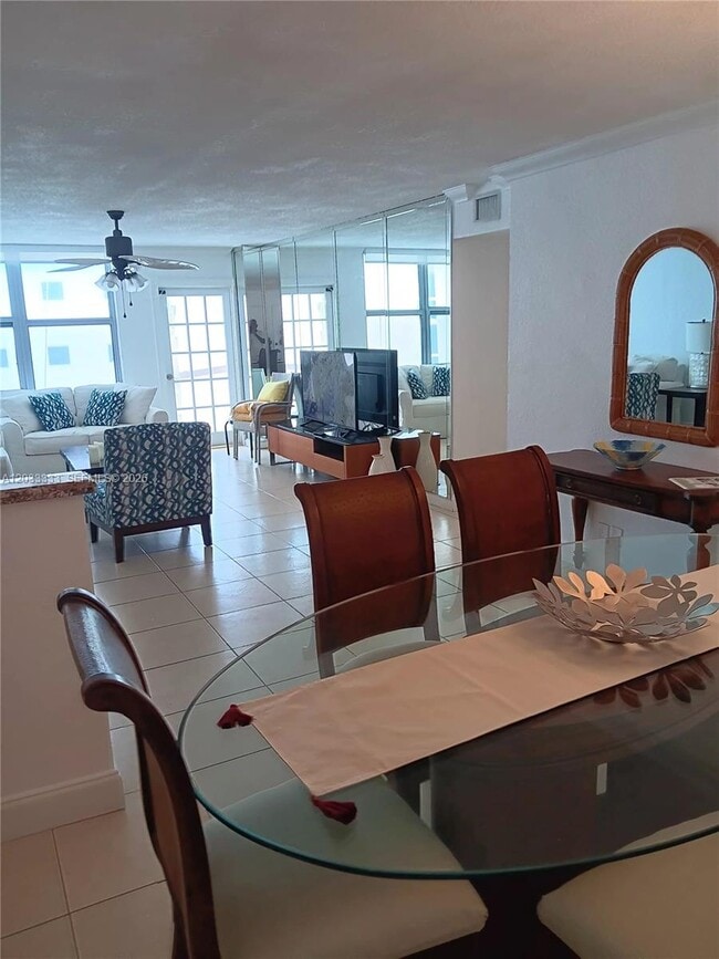 Foto del edificio - 9225 Collins Ave