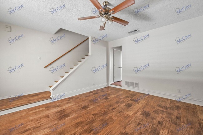 Building Photo - 800 Bluebonnet Dr