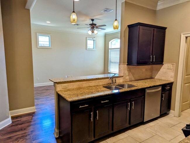 Building Photo - Welcome to Milton Estates!