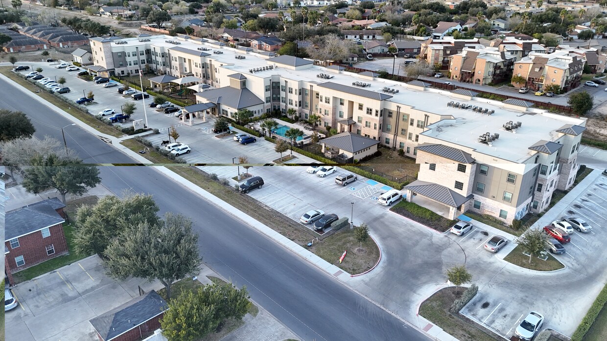 Building Photo - Hibiscus Village