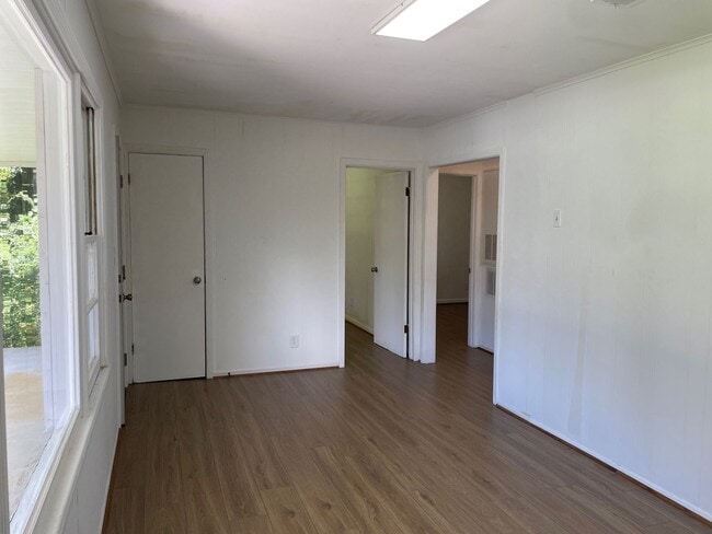 Building Photo - 2 BED, 1 BATH HOME LOCATED IN RANDLEMAN