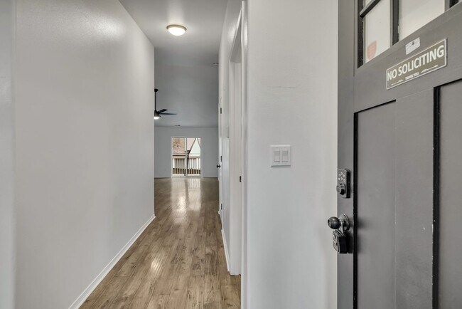 Foto del edificio - More Photos Coming Soon - Updated Rambler Near JBLM