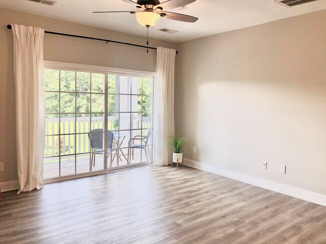 Building Photo - 4844 Bevendean Dr
