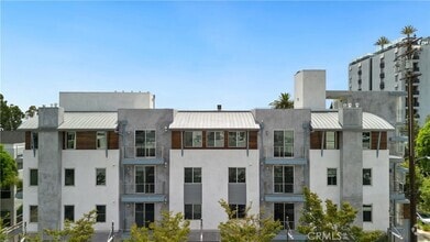 Building Photo - 1014 Larrabee St