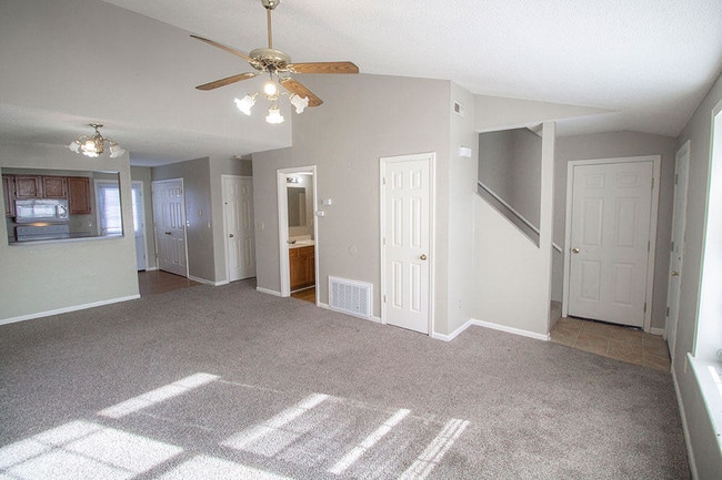 Building Photo - 697 W COUNTRY SQUIRE Ct