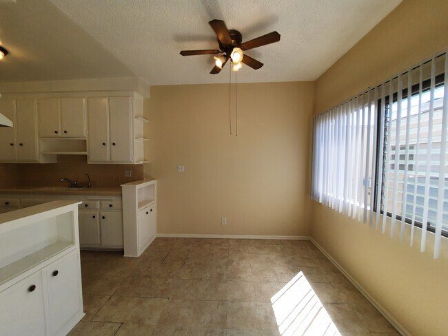 Foto del edificio - 915 N Ogden Dr