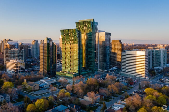 Building Photo - 4750 Yonge St