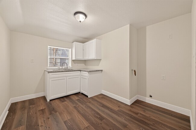Foto del edificio - 4901 Stimson St