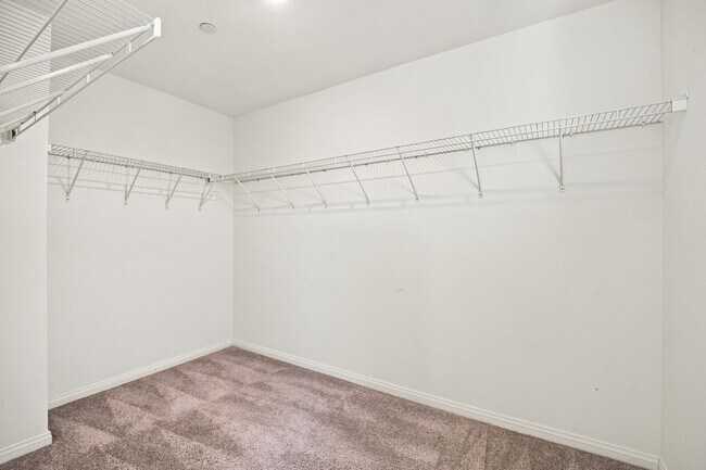 Foto del edificio - 14053 Spurlock Ln
