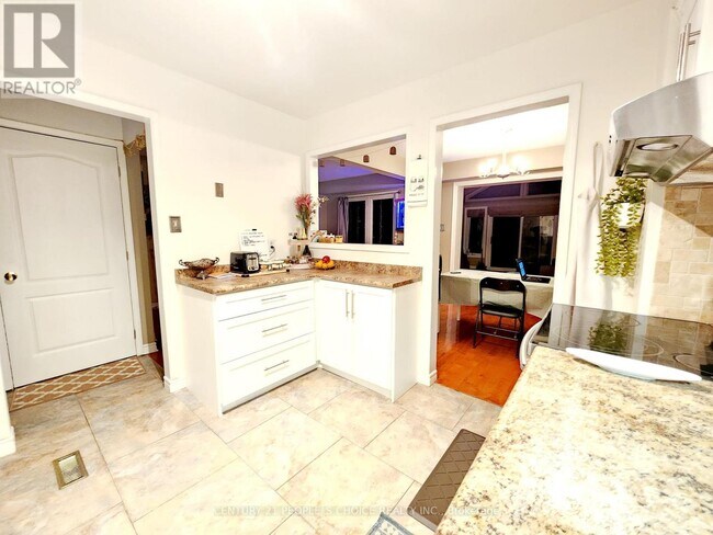 Building Photo - 7275 Corrine Crescent