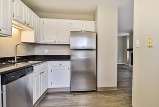 Building Photo - Apple Glen Apartments