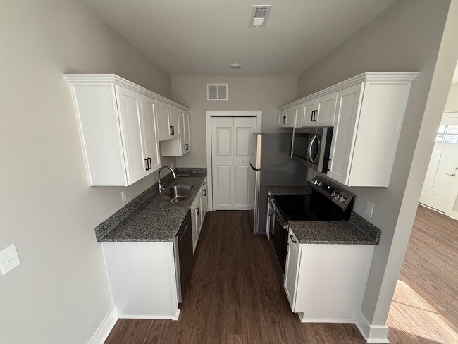 Building Photo - 137 Diver Dr