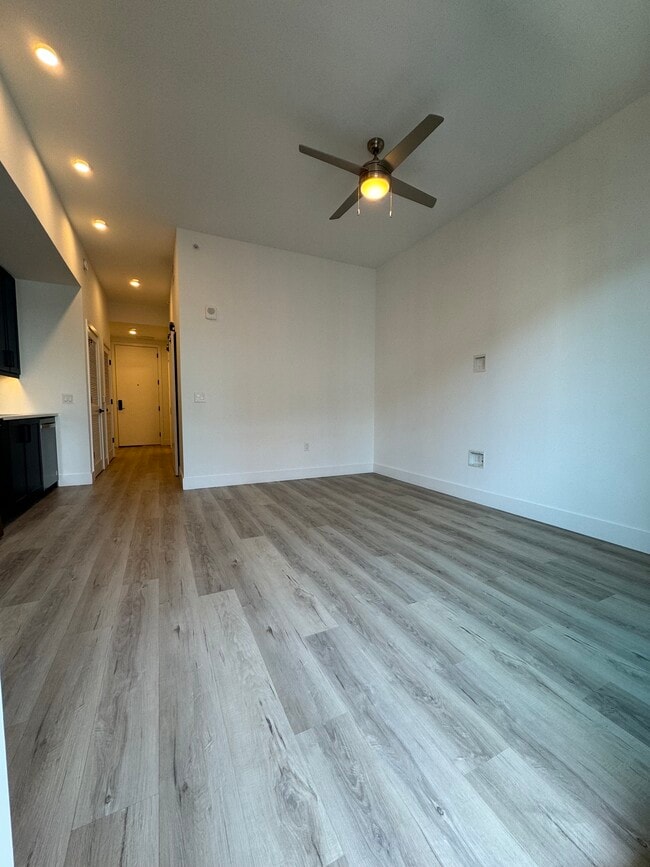 Sala de estar - 163 NW 26th St