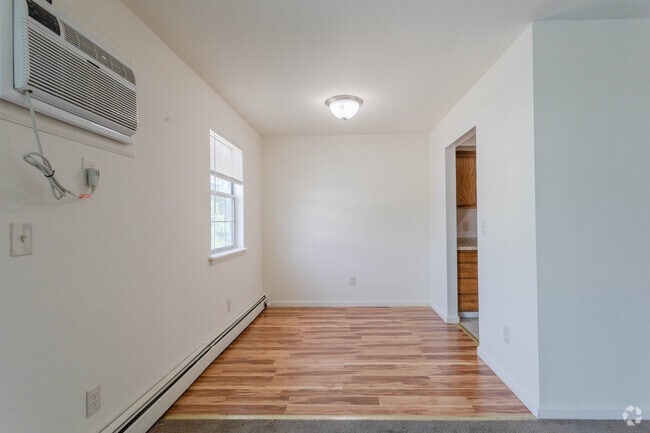 Dining Area - 1BR - Colonial Manor Apartments