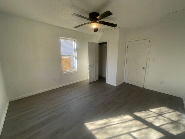 Foto del edificio - Remodeled 3 Bedroom 2 full bath available now