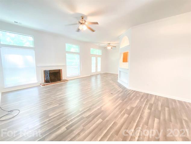 Foto del edificio - 1817 Golden Heights Ct