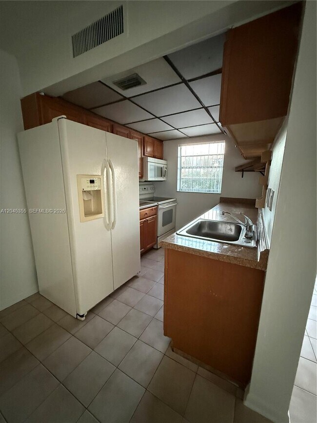 Foto del edificio - 9390 W Flagler St