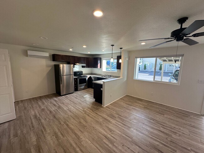 Foto del edificio - 210 Cheryl Ln