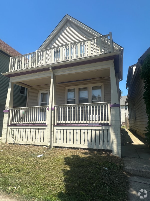 Building Photo - 824 E Wright St
