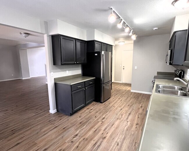 Building Photo - 9731 Burntwood Ct