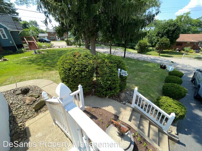 Building Photo - 2 br, 1 bath House - 4 Elm Drive