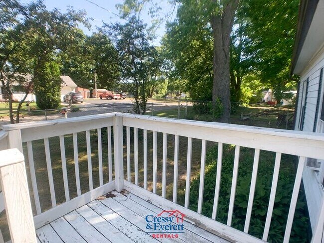 Building Photo - Waterfront home in Dowagiac